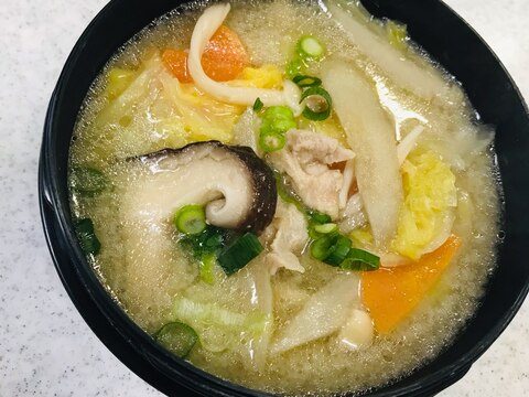 鶏肉ごぼう野菜いっぱい味噌汁